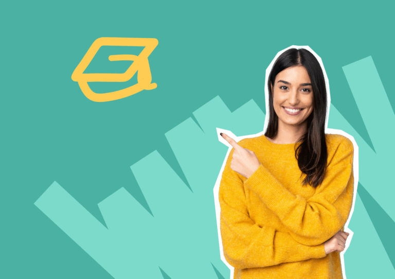 Femme souriante pointant vers une icône d’éducation sur fond vert.