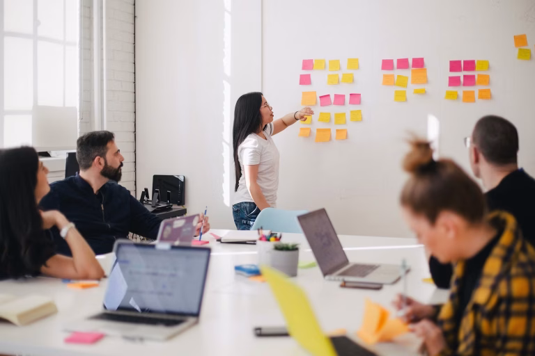 Séance de formation professionnelle à Aubervilliers.